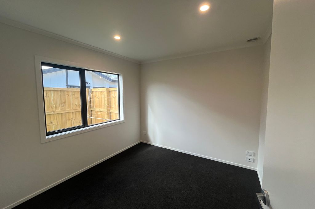 Convenient 2-Bedroom Living in Hamilton East! 5