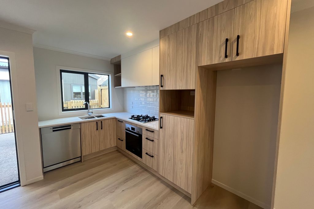 Convenient 2-Bedroom Living in Hamilton East! 2