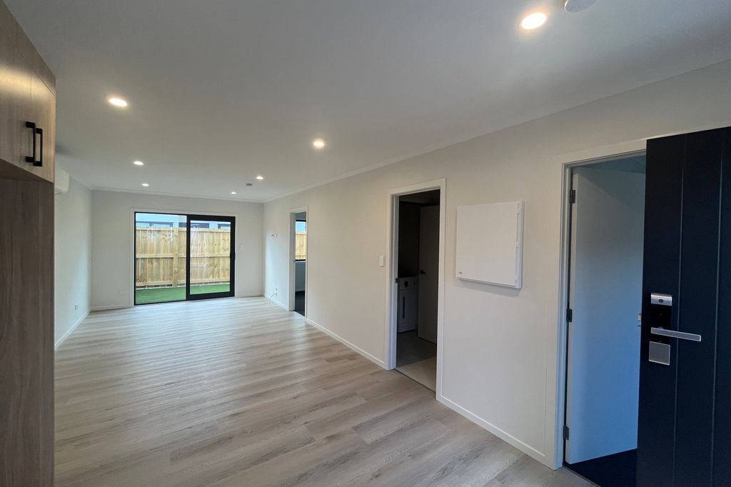 Convenient 2-Bedroom Living in Hamilton East! 3