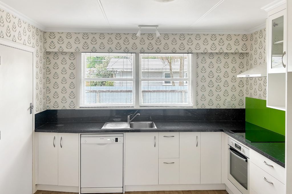 MASTERTON - 3 BEDROOMS 3