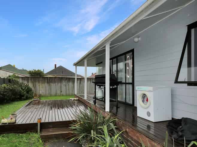 B/3 Bush Street, Naenae