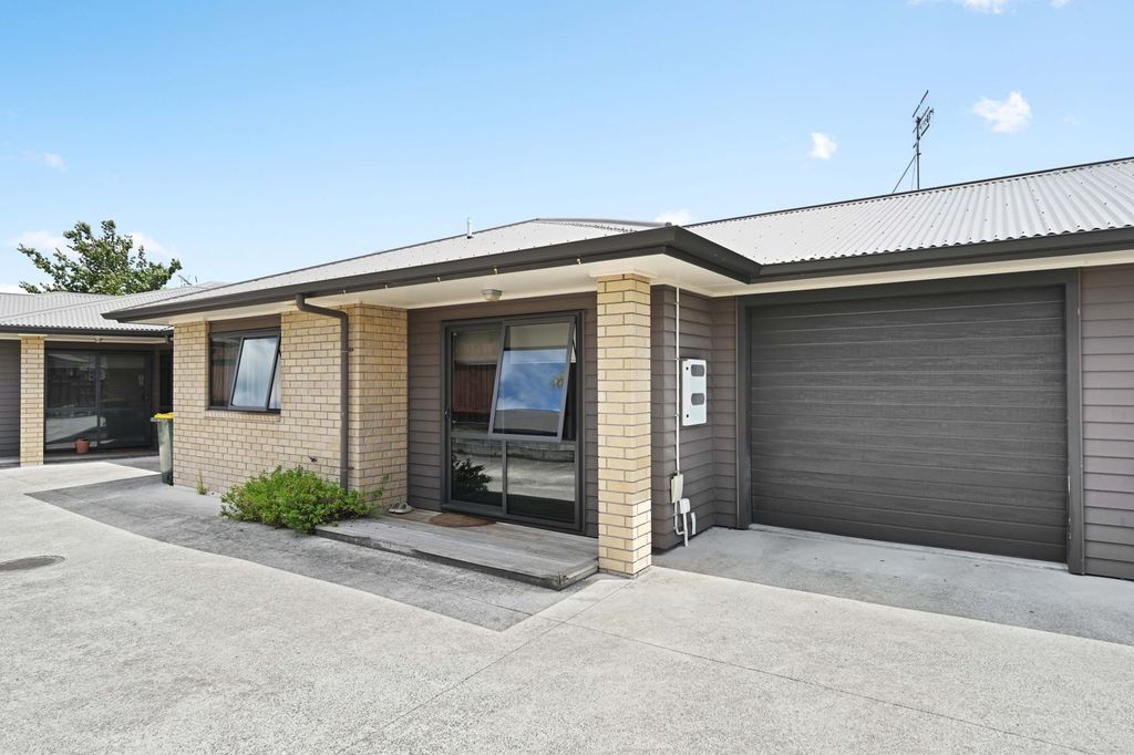 Semi-Furnished 2-Bedroom Home in Melville! 2