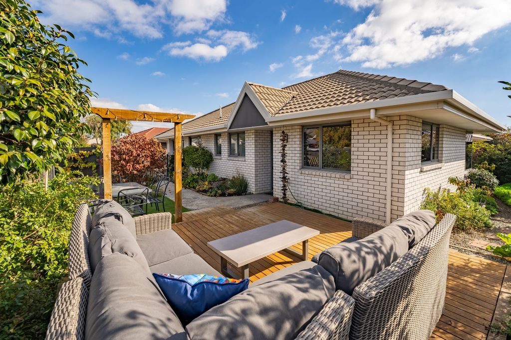 Sunny Townhouse in quite cul-de-sac 1