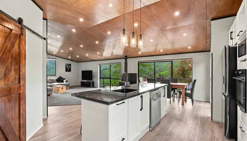 3434 State Highway 4, Aria