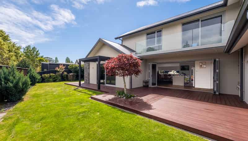 8 Waitikiri Square, Parklands