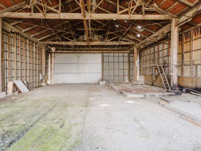 Large, high-stud warehouse