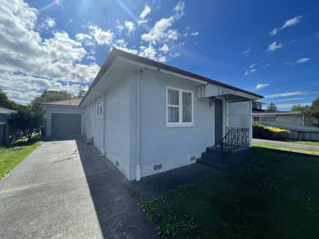 620 Nelson Street North, Mahora