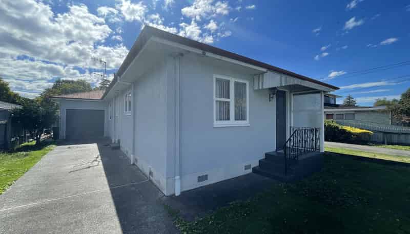 620 Nelson Street North, Mahora