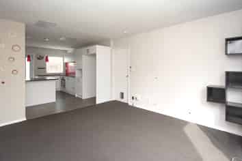 2/452 Worcester Street, Linwood
