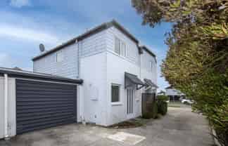 2/452 Worcester Street, Linwood