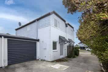 2/452 Worcester Street, Linwood