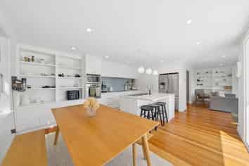 15A Cavendish Square, Strathmore Park