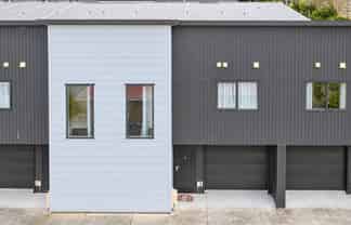 2/105 Knighton Road, Hillcrest
