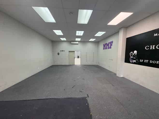 A Versatile Showroom & Retail Opportunity