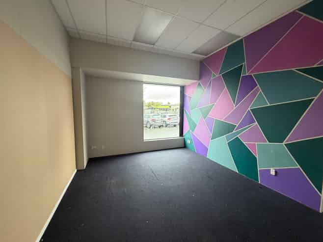 A Versatile Showroom & Retail Opportunity