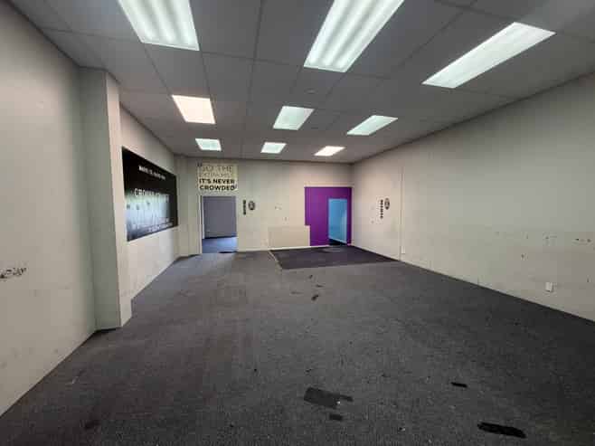 A Versatile Showroom & Retail Opportunity