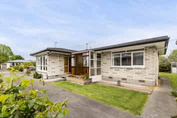 502 Hart Place, Frimley