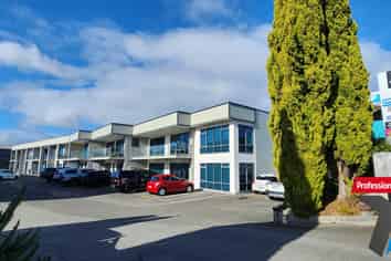 Fully Refurbished Office/ Showroom 