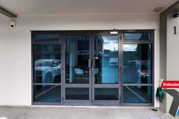 Fully Refurbished Office/ Showroom 