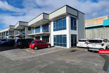 Fully Refurbished Office/ Showroom 