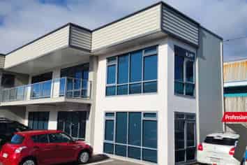 Fully Refurbished Office/ Showroom 