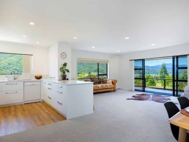 108 Moana View Road, Waikawa