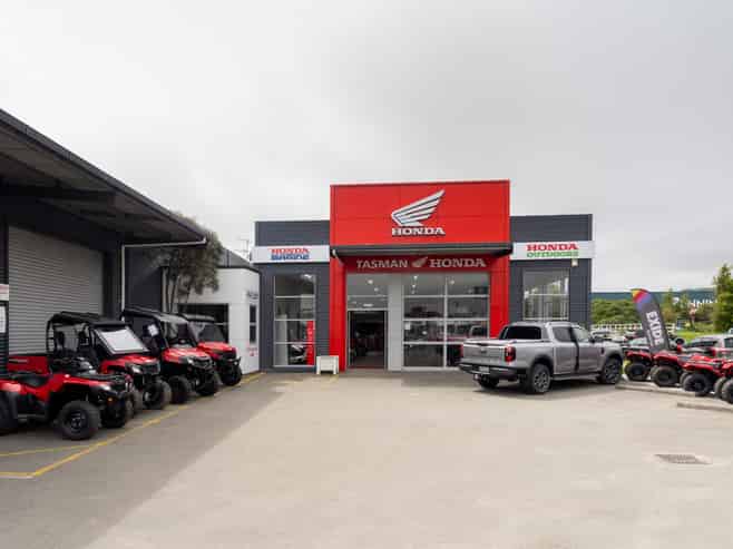 A GRADE SHOWROOM / WAREHOUSE FOR LEASE