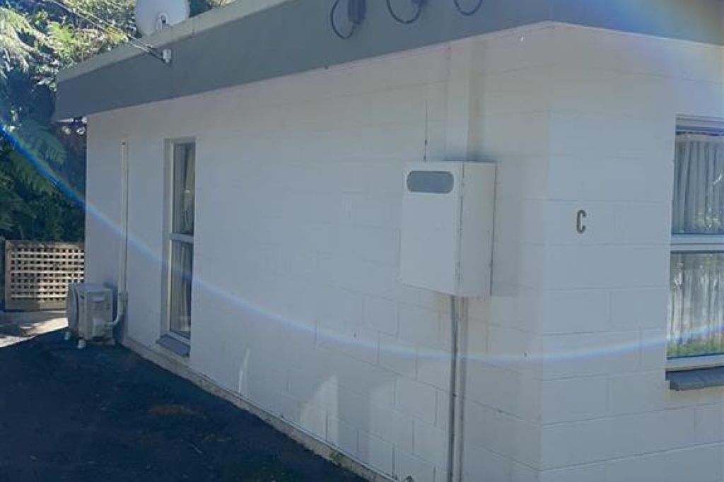 CLEAN AND TIDY 2 BEDROOM UNIT (REAR UNIT) 1