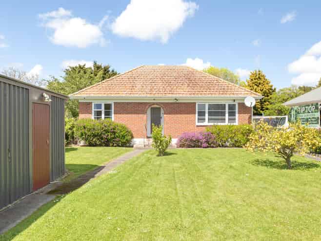 19 Savage Crescent, WEST END