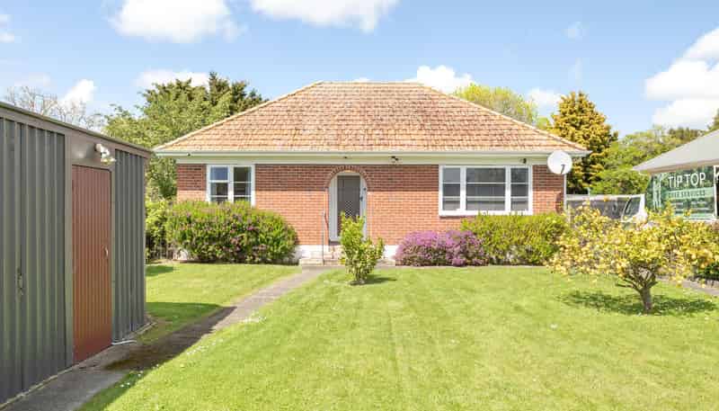 19 Savage Crescent, WEST END