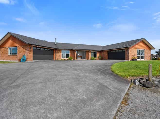 1484 Egmont Road, Egmont Village