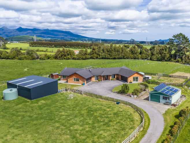 1484 Egmont Road, Egmont Village