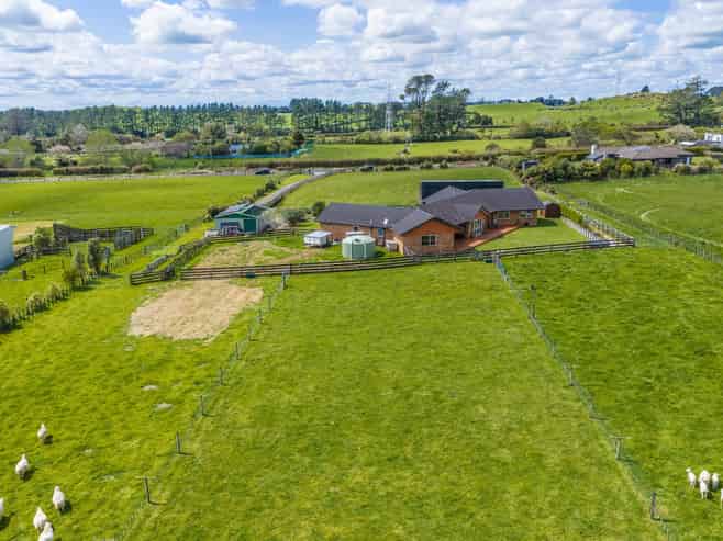 1484 Egmont Road, Egmont Village