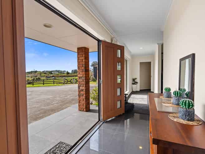 1484 Egmont Road, Egmont Village