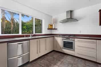 4 Marlin Drive, Coastlands