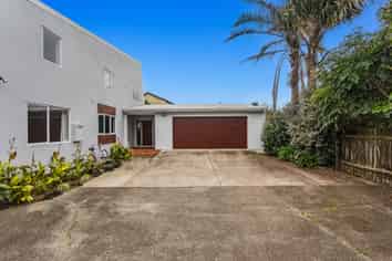 4 Marlin Drive, Coastlands
