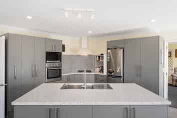 1 The Stables, Woodend
