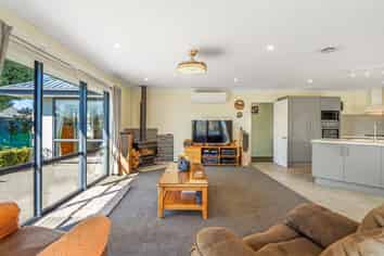 1 The Stables, Woodend