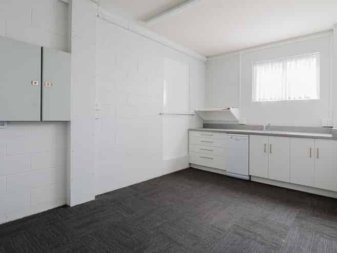 Ground floor office space - Available NOW