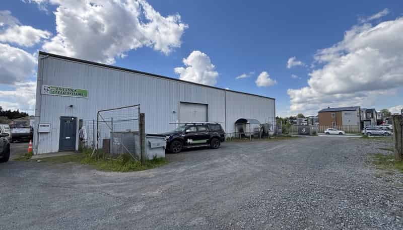 8/8a Quail Place , Hamilton Lake