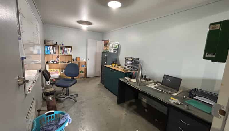 8/8a Quail Place , Hamilton Lake