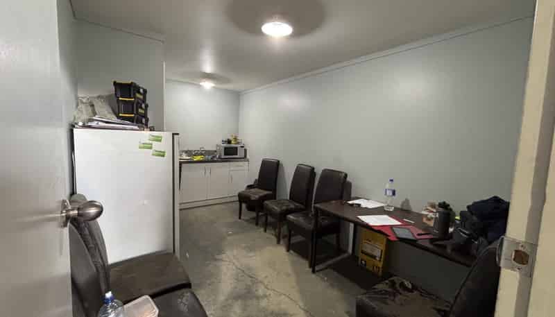 8/8a Quail Place , Hamilton Lake
