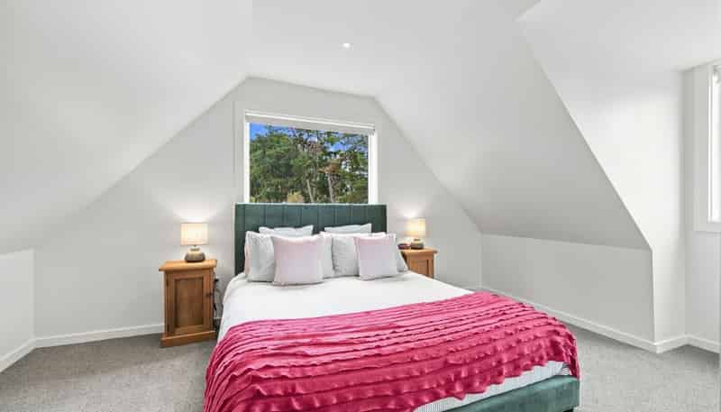 60 Newcombes Road, Amberley