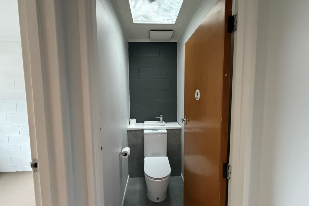 Modern Spacious Two Bedroom Home 5