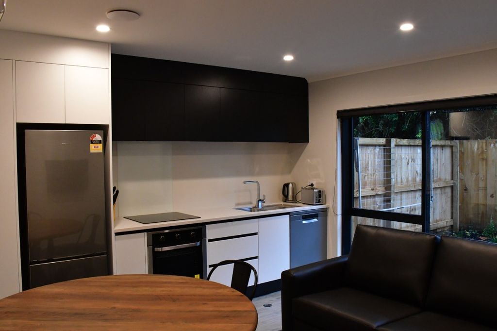 Fully Furnished Studio Living – Walk to the CBD! 3