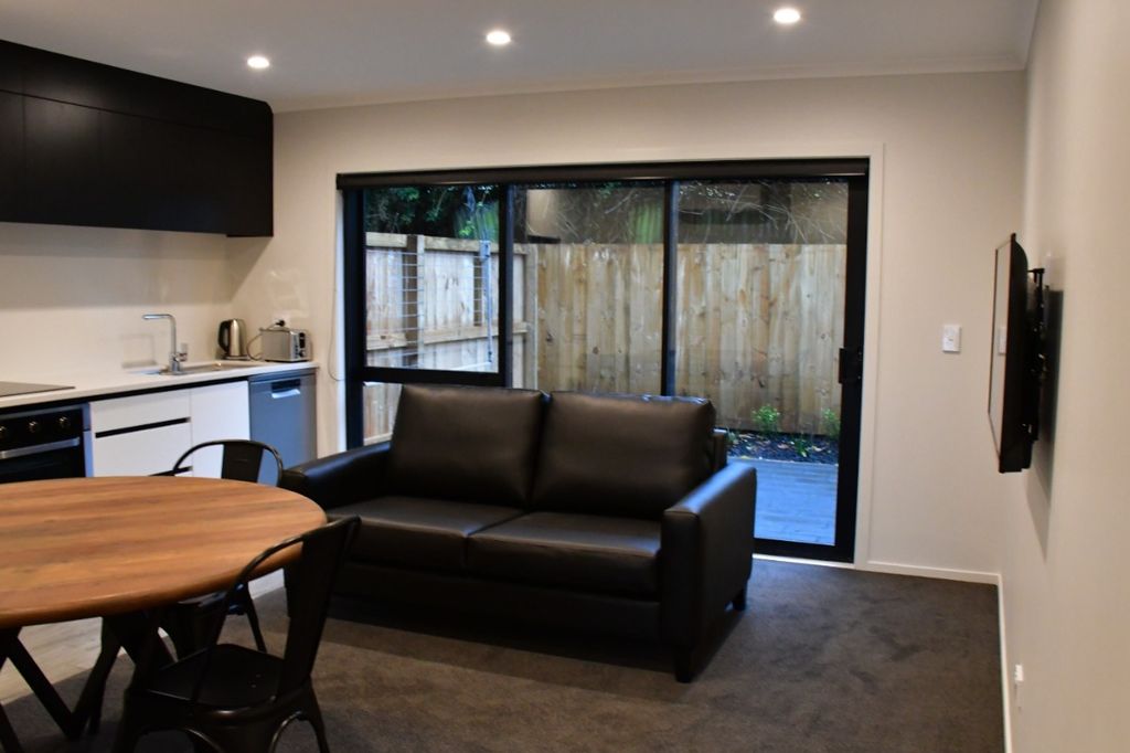 Fully Furnished Studio Living – Walk to the CBD! 5