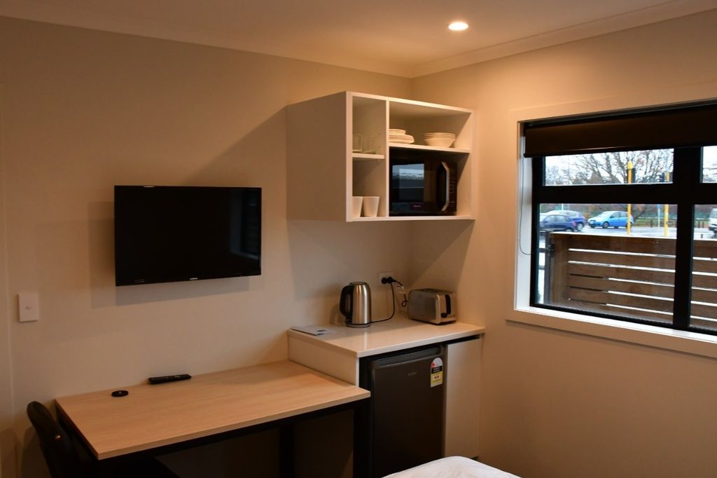 Fully Furnished Studio Living – Walk to the CBD! 2