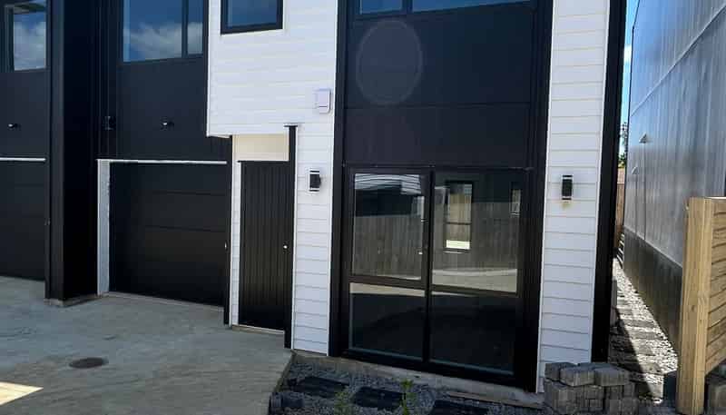b/85 Sandspit Road, Manukau