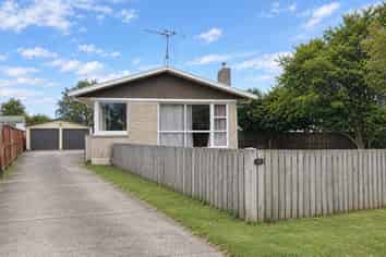 25 Rosalind St, Deanwell