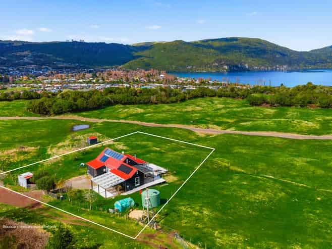 25 Kahikatea Drive, Kinloch